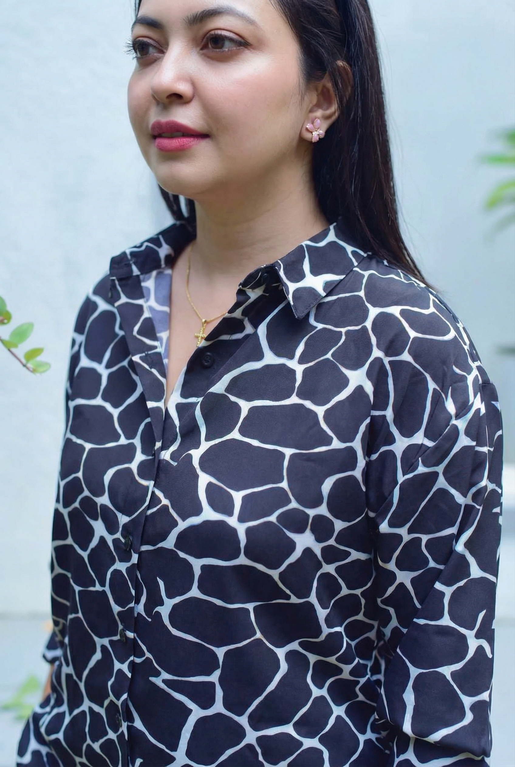 Oversize Shirt-Blouse Black/White Contrast Close-up
